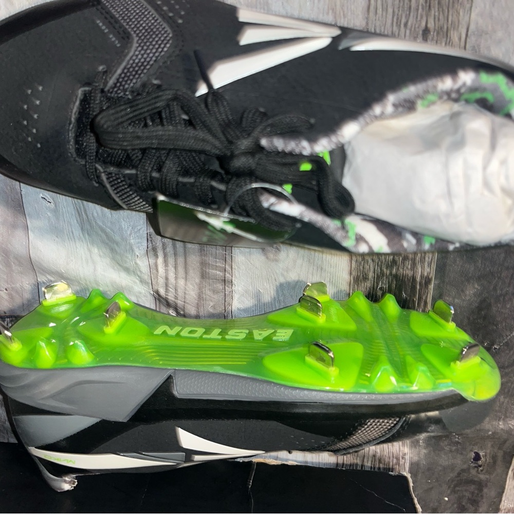 NWT Easton Black and Green Baseball Cleats Mako Metal 8.5 Mens